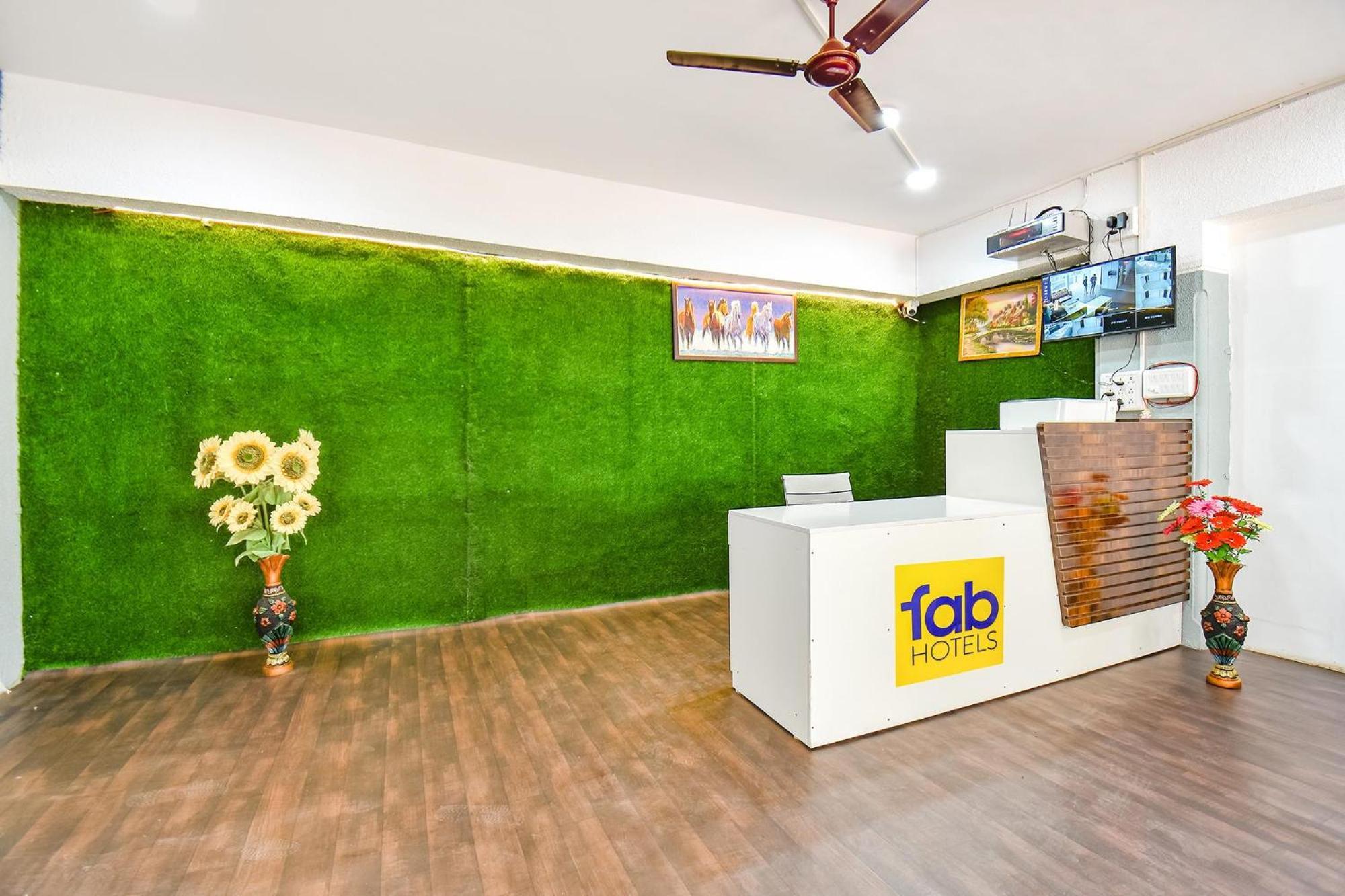 Fabhotel Skylight Studio Rooms - Nr Mcf Camp Poona Buitenkant foto