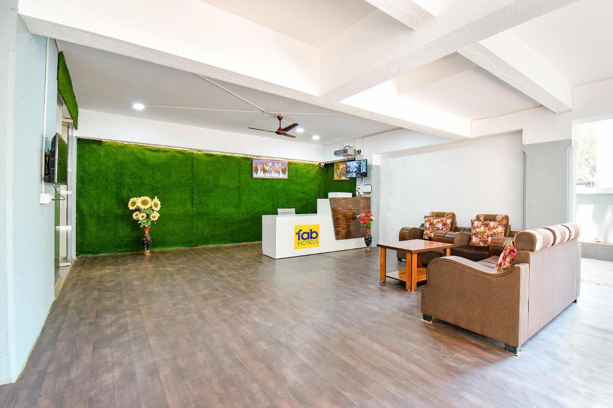 Fabhotel Skylight Studio Rooms - Nr Mcf Camp Poona Buitenkant foto