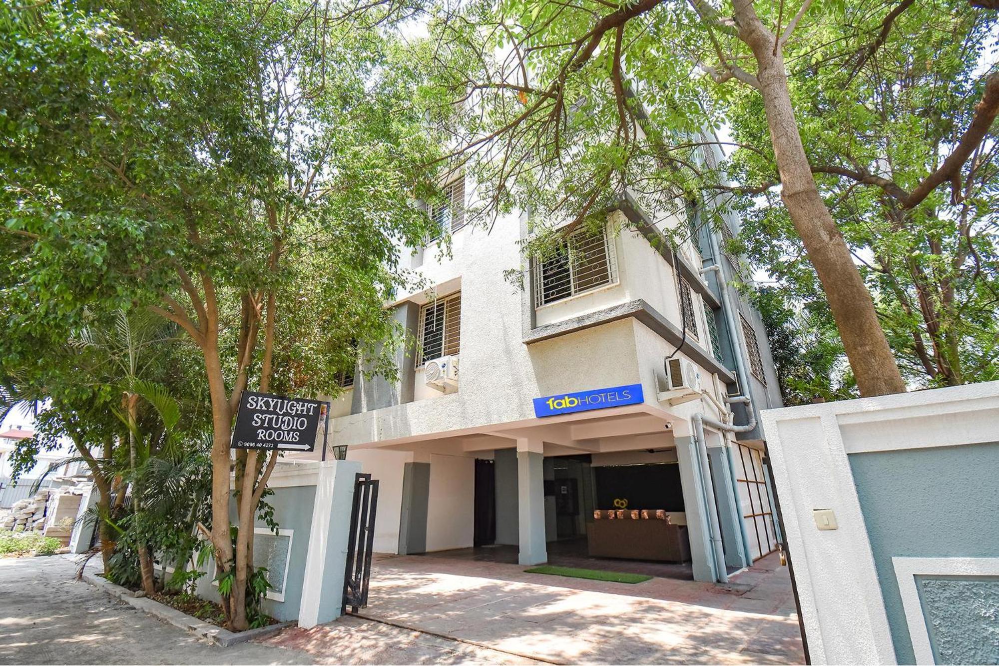 Fabhotel Skylight Studio Rooms - Nr Mcf Camp Poona Buitenkant foto